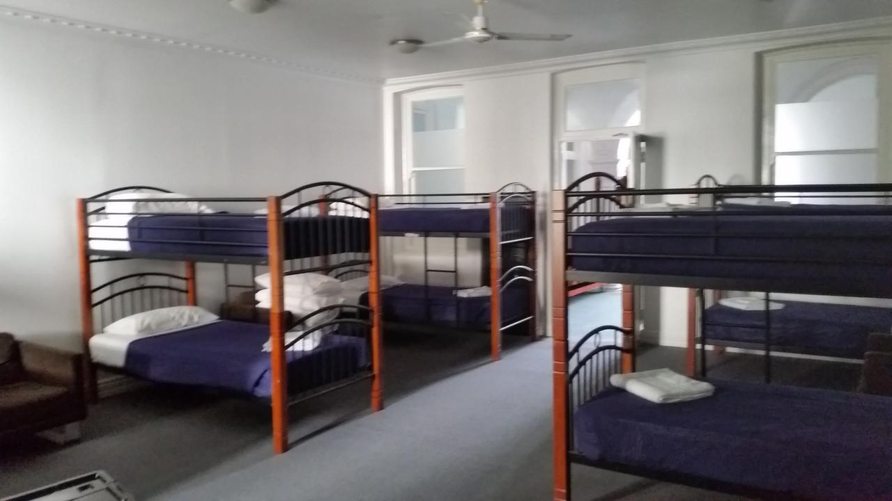 Wallaby Backpackers Hostel Perth - Note - Valid Passport Required To Check In - Rom bilde